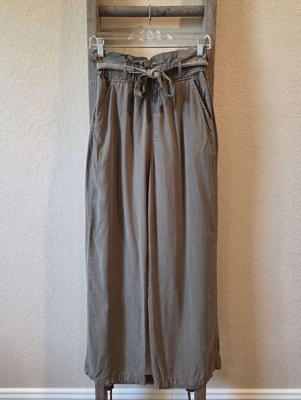 Miami Women's Olive Drawstring Wide-Leg Pants - Size Small
